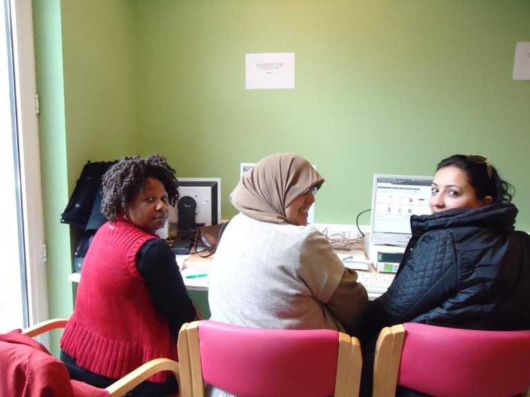 Apprenants de néerlandais dans la salle informatique 2